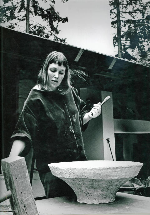 An early photo of the artist and sculptor Hertha Hillfon working in her studio at her home in Stockholm. Photo by Lars Lennart Forsberg.