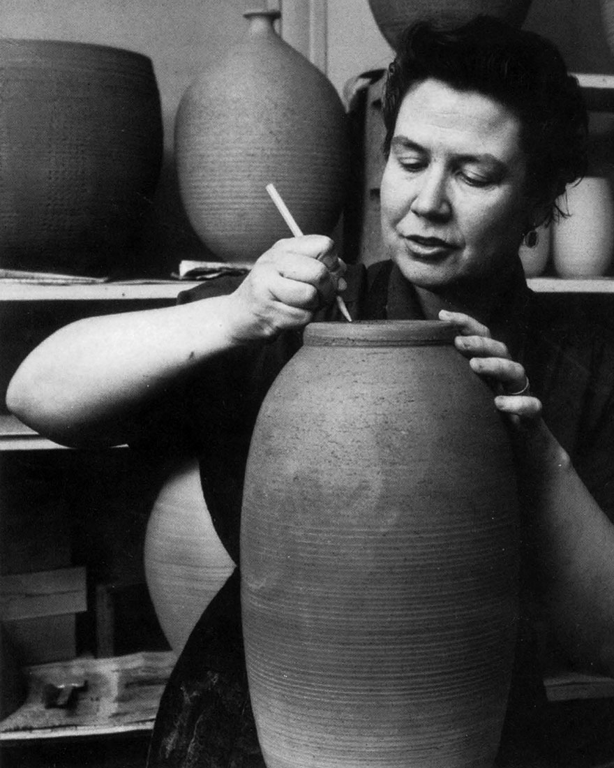 Vivika signing pots 1952.