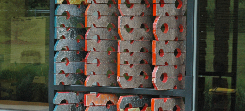Susan Tunick and Christine Jetten. Threaded Bricks, 2014. Extruded, glazed bricks on a steel frame, 90 x 39 x 2 in. Photograph by author.