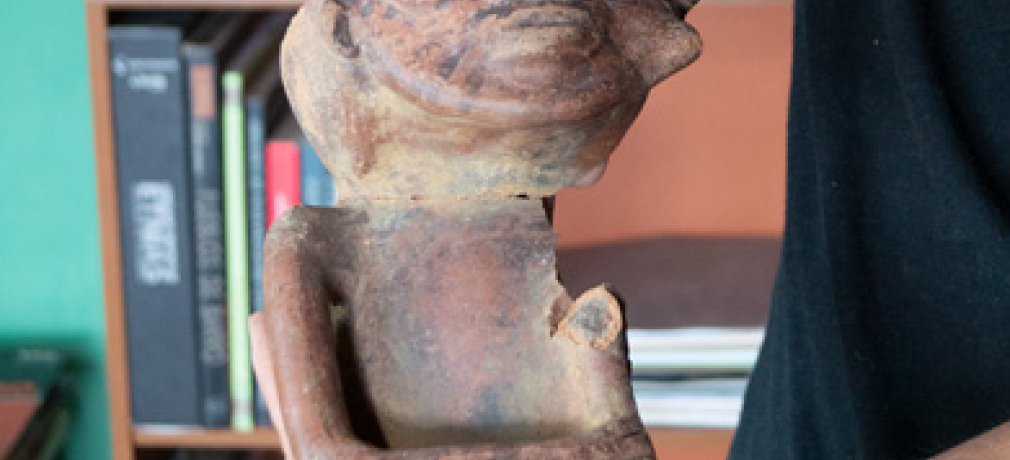 Santiago Isaza holding a Pre-Columbian figurative vessel from his collection. January, 2019. Photo by author.