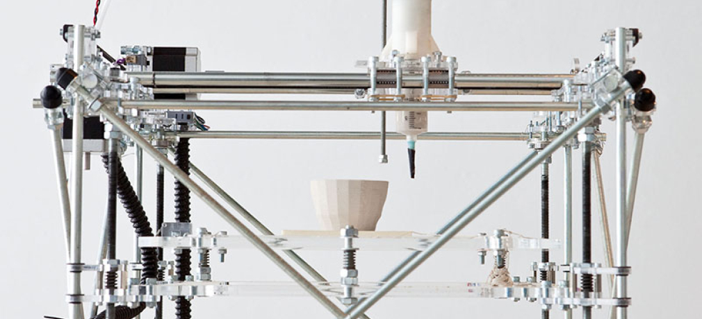 ioneered in 2009 by Unfold, the open source clay 3-D printer harnesses the potential of new technologies. Photograph by Kristof Vrancken, 2010; copyright Z33.