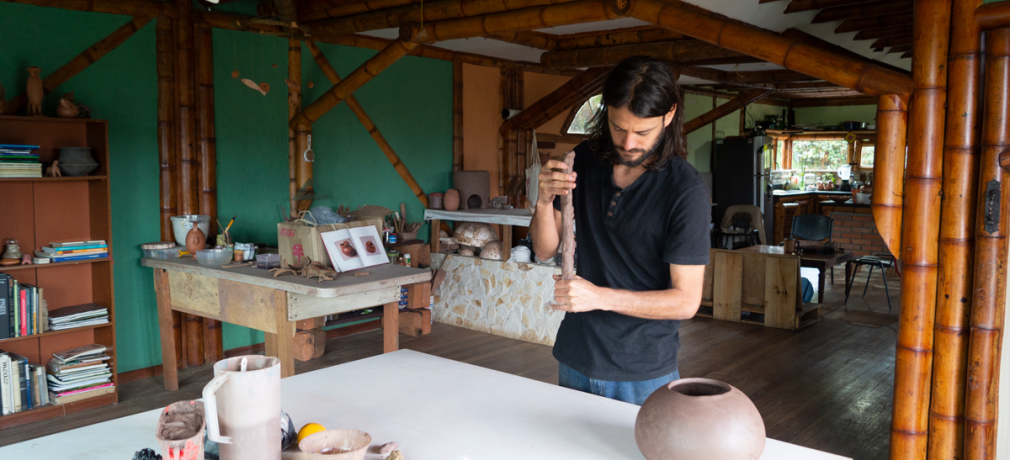 Santiago Isaza working in his home studio. January 2019. Photo by author.