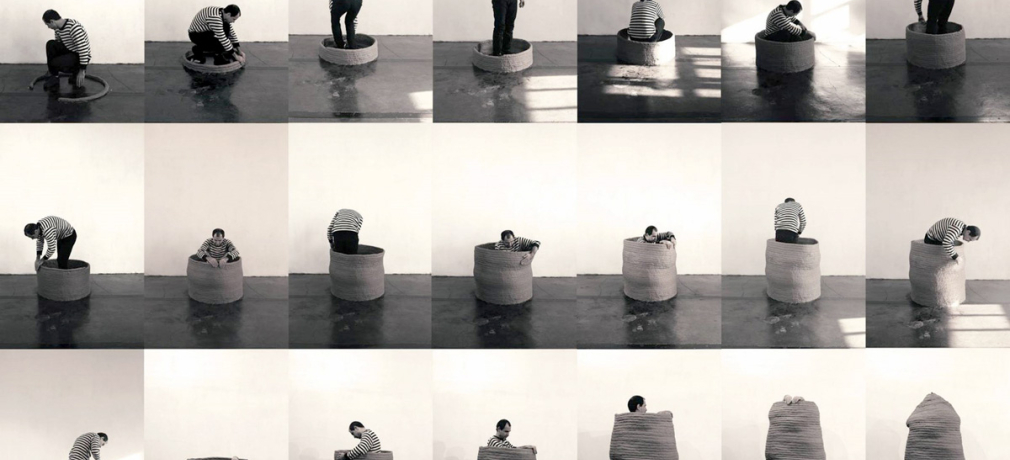 Performance piece by Majid Ziaee: Aporia, 2014. Raw clay. 200 x 80 x 80 cm 