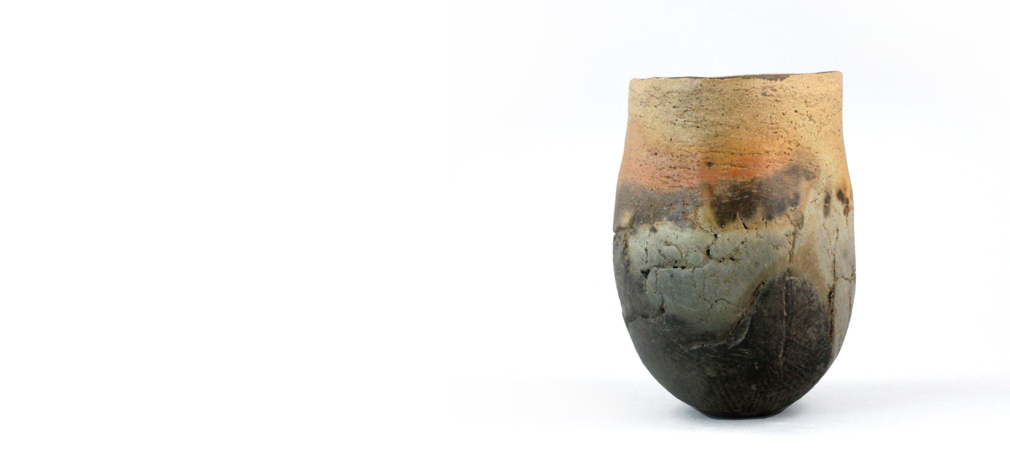 Elspeth Owen. Vessel, 1987. Pinch pot, Earthstone clay fired with oxides and seaweed, approx. 8 x 5 x 5 in. Photo by author.