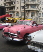 Pre-embargo American car. Photo by author.