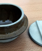 Kettle-shaped container for kamameshi, made in Mashiko, sold at Yokogawa station, ca. 1967–1970. Collection of Alice North. 