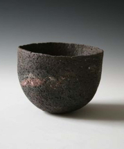 Elspeth Owen. Coarse Dark Bowl, 2012. Pinched clay fired with oxides and seaweed, approx. 5 x 5.5 x 5.5 in. Photo by author.
