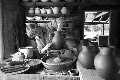 Jane Herold bowing handles on jugs in her studio, Palisades, New York. Photo by Susan Stava.