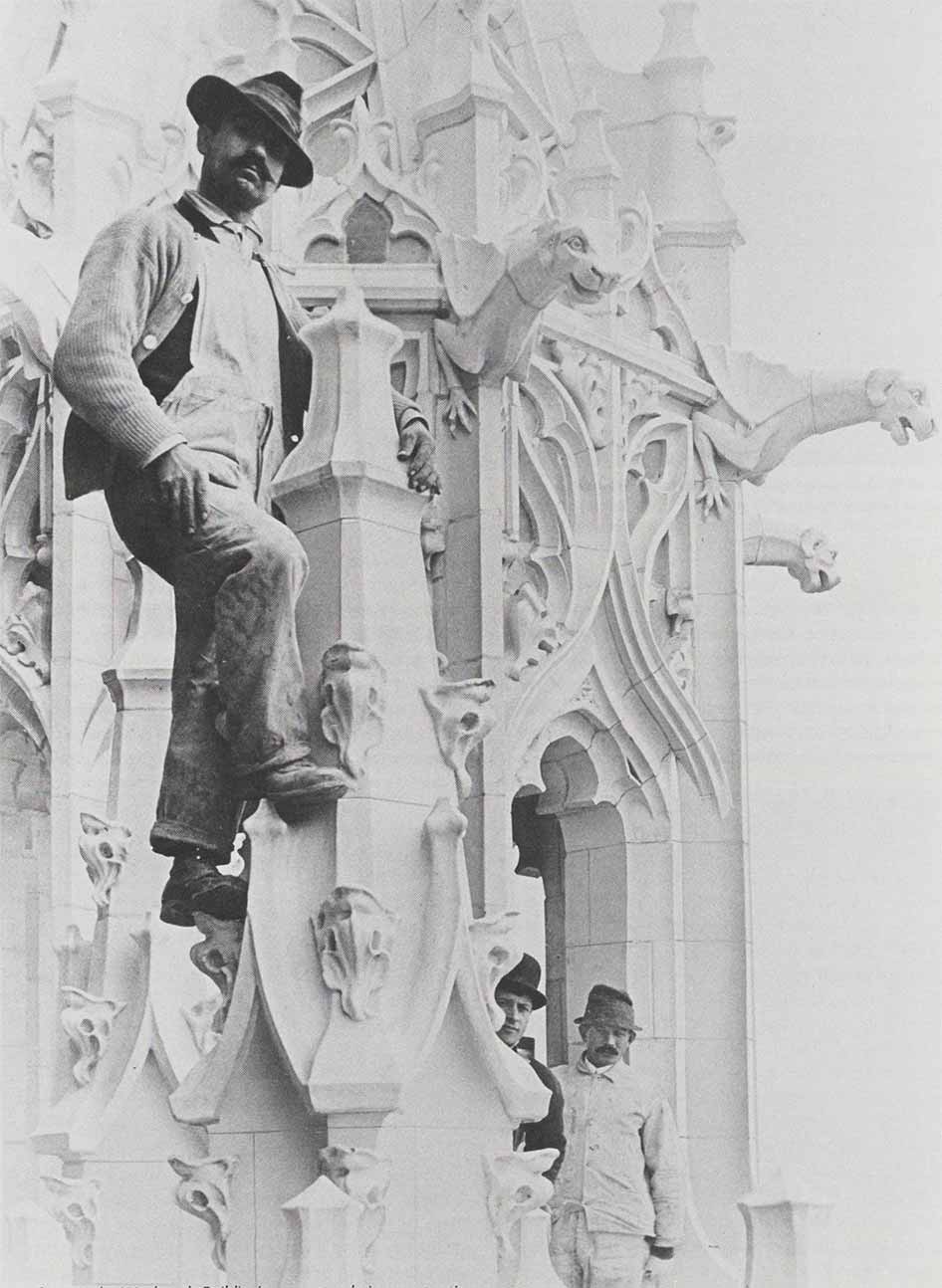 Workers on the Woolworth Building&#039;s terra cotta construction