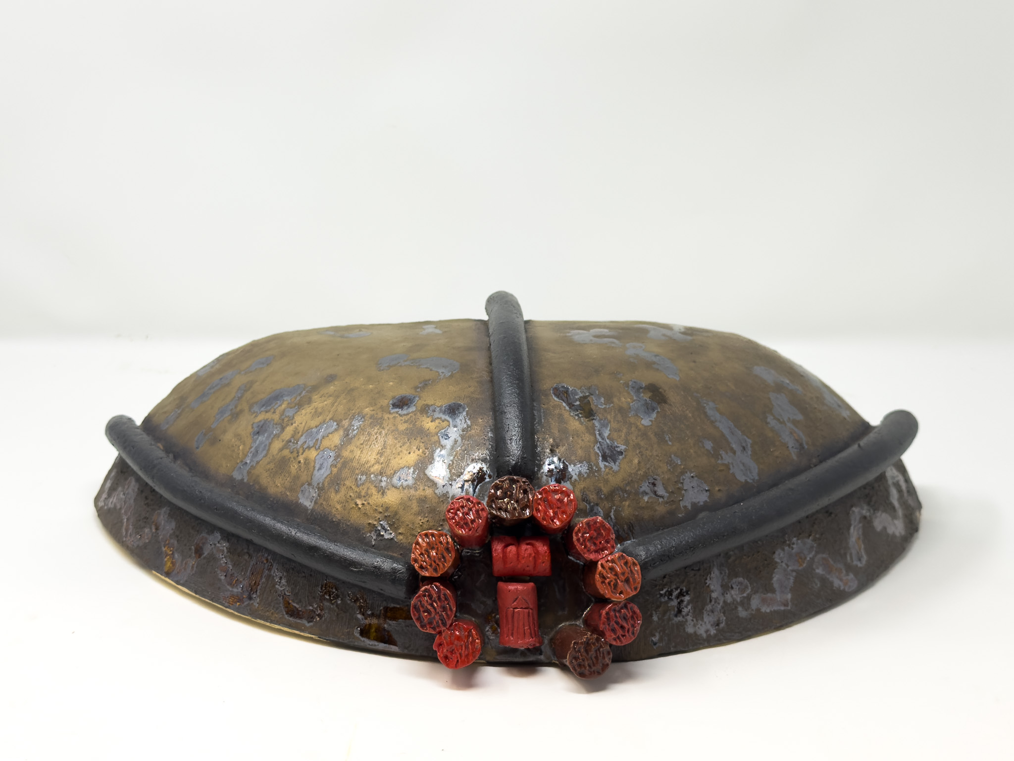 Joy Okokon, Koju Soko II, 2025, 13.5 “x 5” x 8”, stoneware clay, glaze. Photo credit: E.Tyler. 